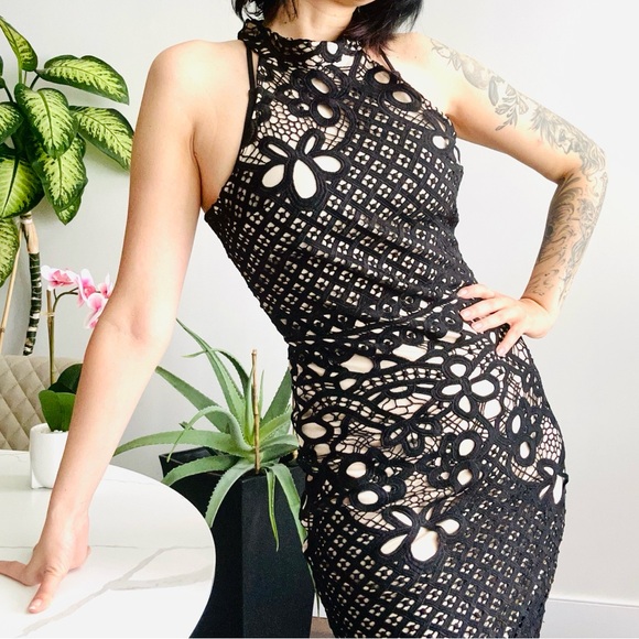 Date Night Bodycon Lace Dress - Picture 2 of 10